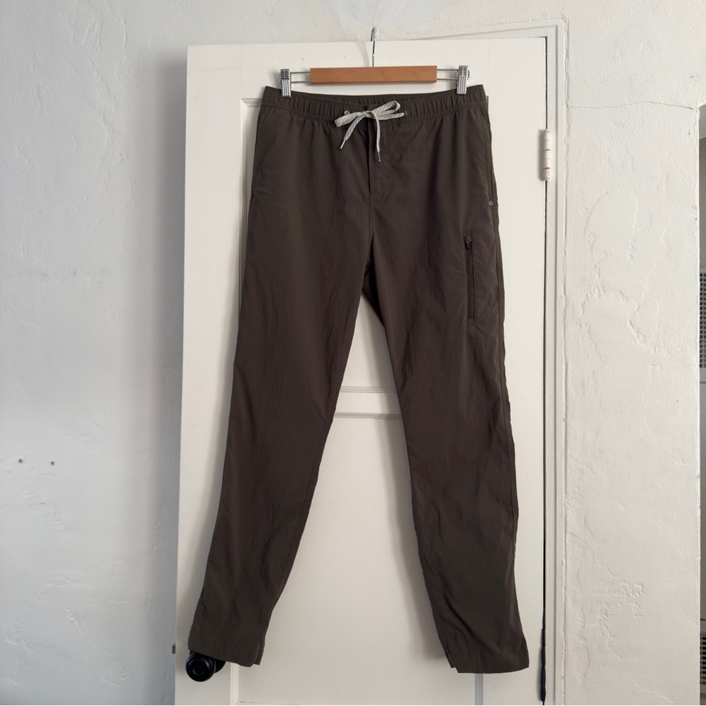 Vuori Men’s Technical Climber Pant in Dark Oregano Size M